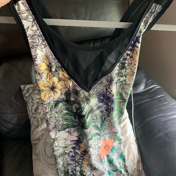 Carrie Underwood top - Picture 1 of 3